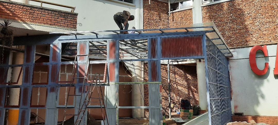 Steel & Glass Custom Fabricated Flower Shop - Image 4